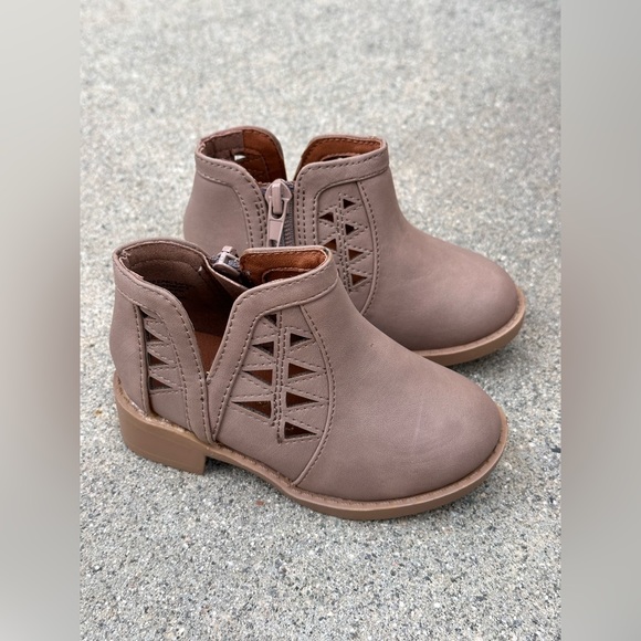 Taupe Size 6 - Infant Toddler Chelsea like Cut Ankle Heel Booties - Picture 1 of 6